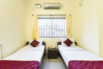 Super Oyo Capital O Premium Hotel Victoria Heights Near Sri Someshwara Swami Temple Bangalore Bagian luar foto
